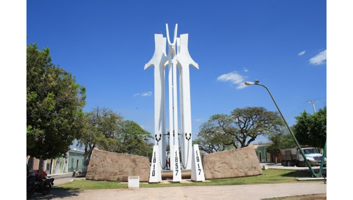 En el paseo de los héroes en San Román, conmemora la Revolución Mexicana.