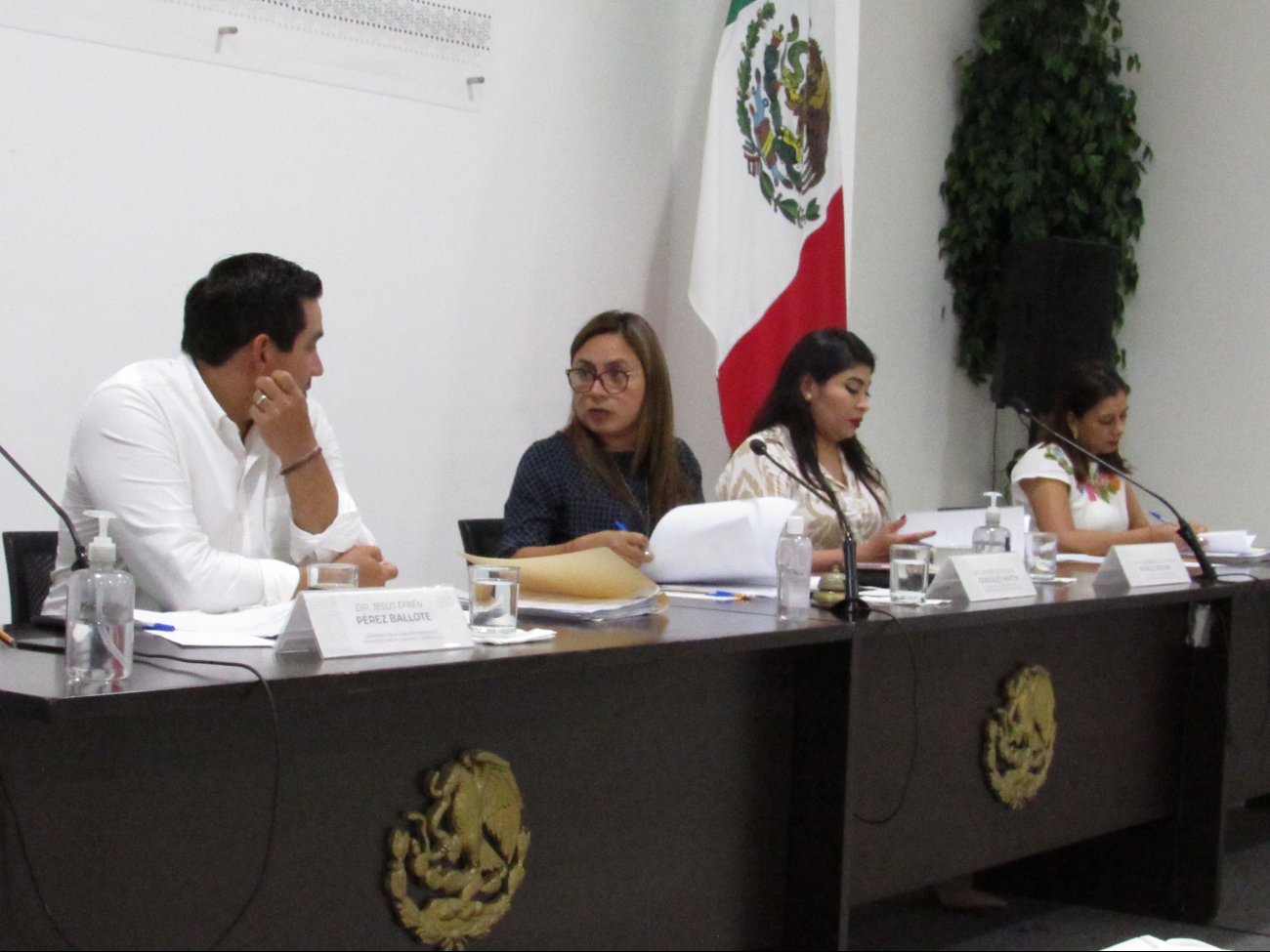 En la sesión, se autorizaron otros dictámenes de los oficios del Tribunal.