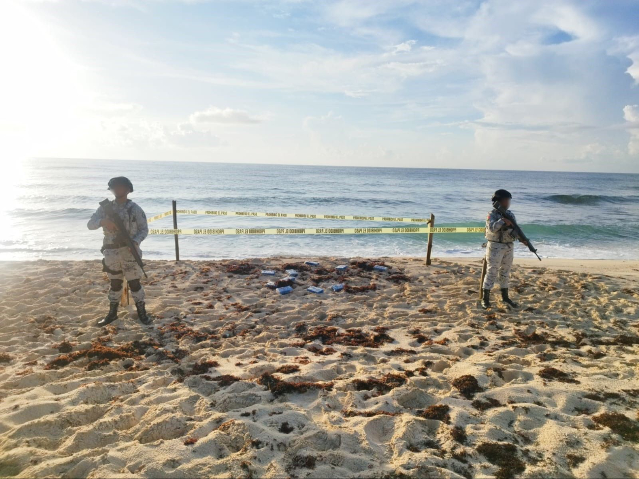 Encuentran ocho paquetes de cocaína en Playa Boch, Cozumel