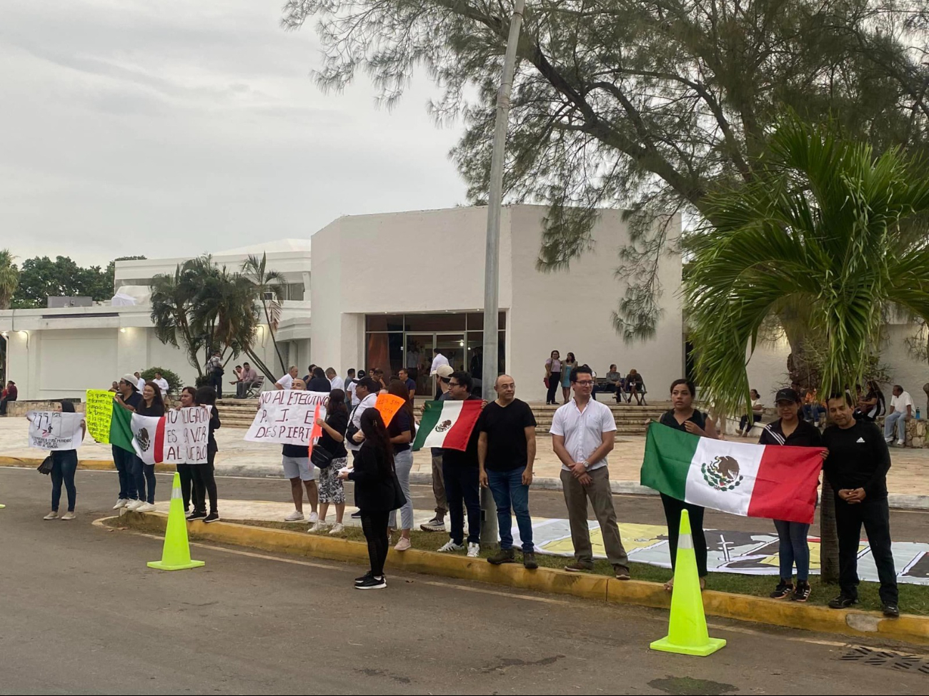 Los trabajadores del PJF exigieron que las autoridades estatales tomen postura sobre la reforma laboral.