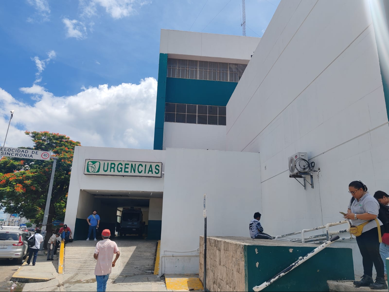 Derechohabientes del IMSS recriminaron a directivos por falta de médicos  