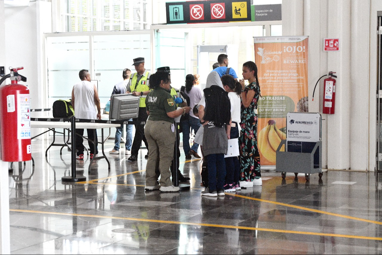 Instituto de Migración y Guardia Nacional refuerzan asistencia a viajeros de Campeche 