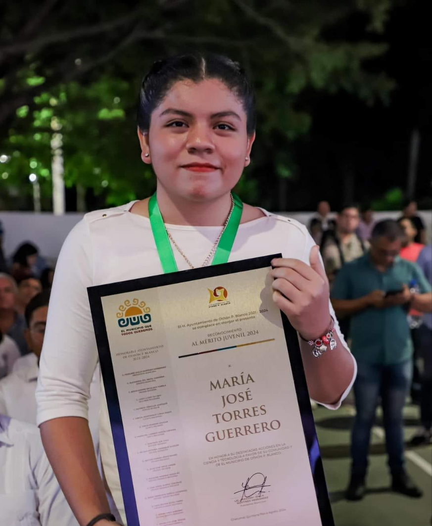 Alumna de Cbtis 214, obtiene medalla al Mérito Juvenil 2024 en Bacalar 