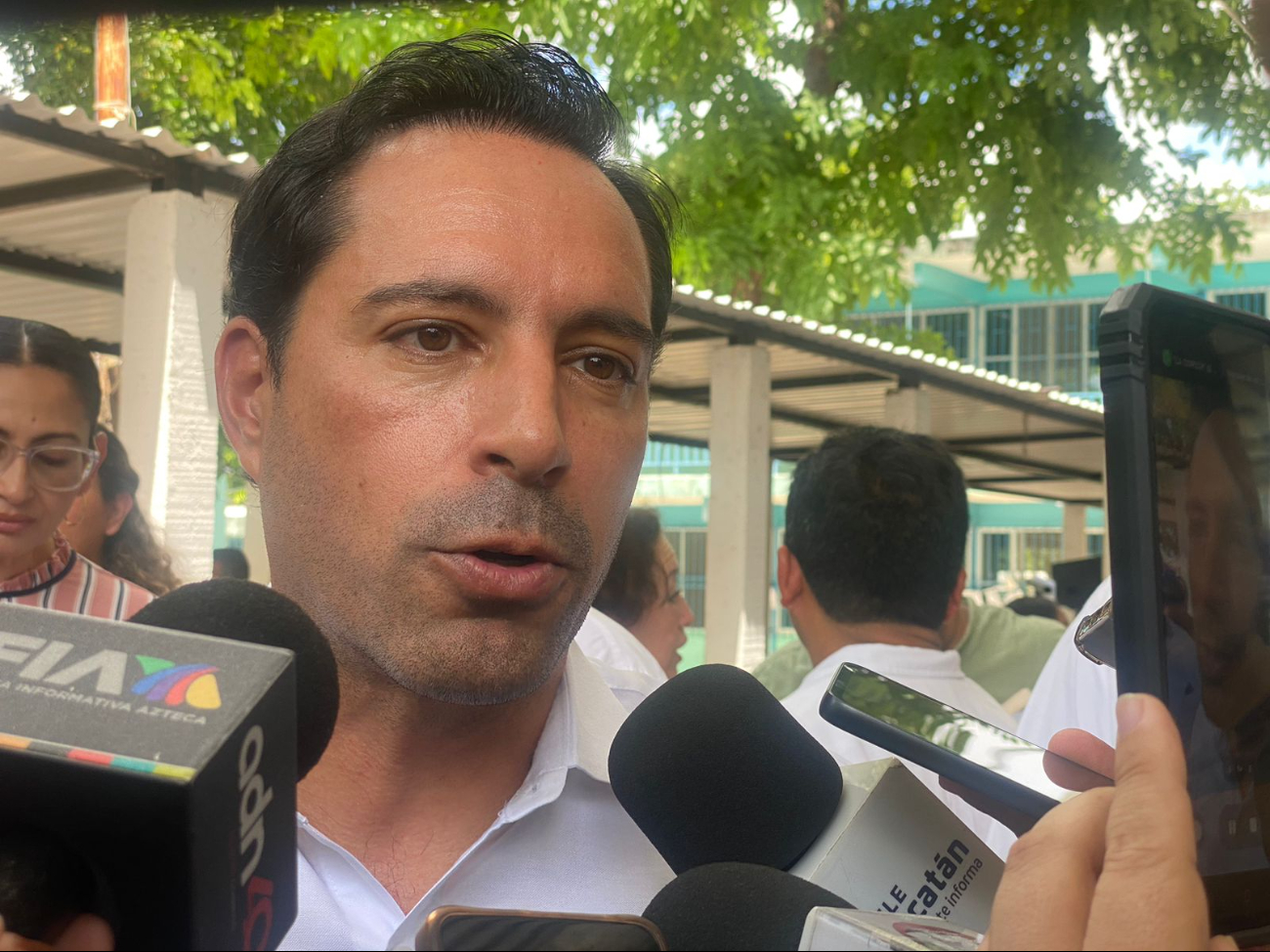 Mauricio Vila asistió a la entrega de útiles escolares del programa del Gobierno de Yucatán