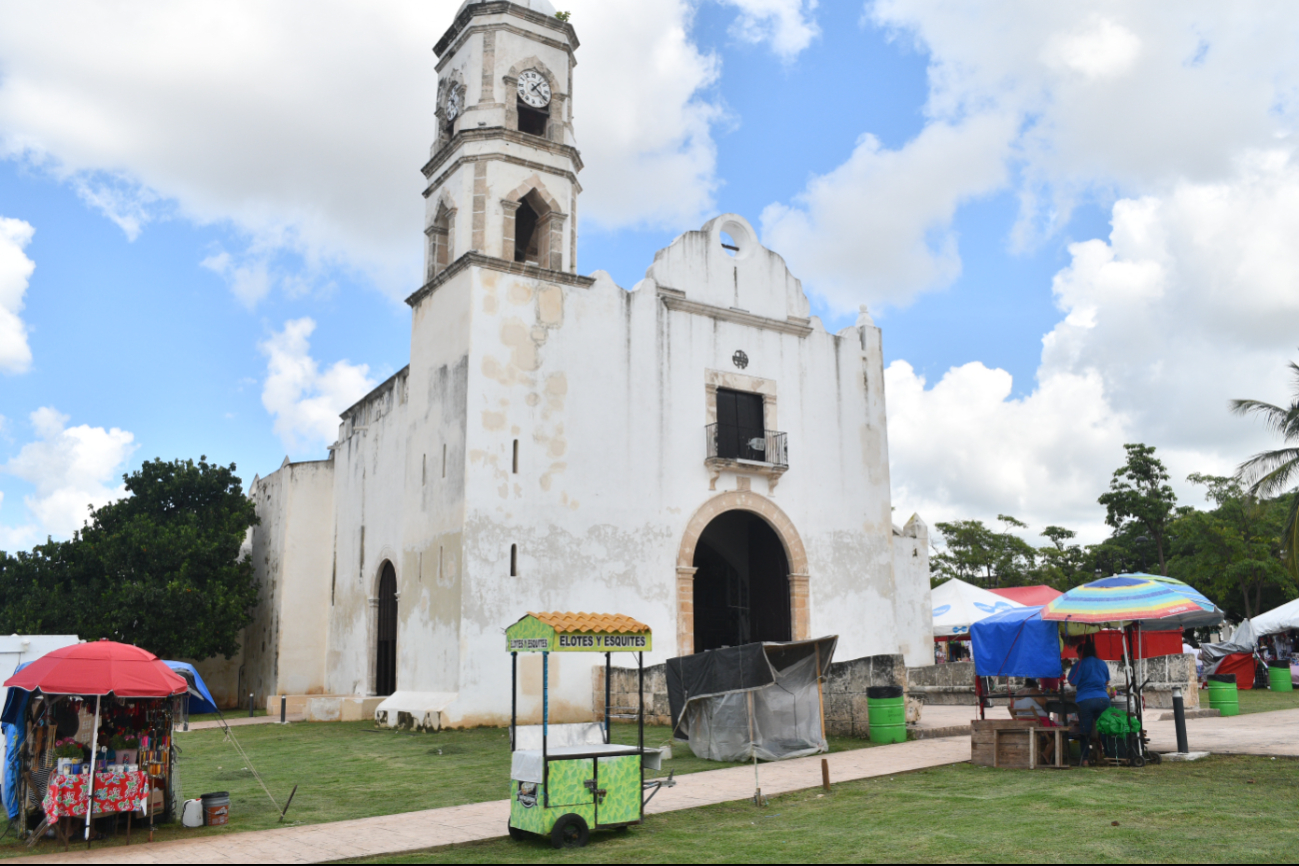 El Obispo de Campeche, José Francisco González González, encabezó las eucaristías de toma de posesión.