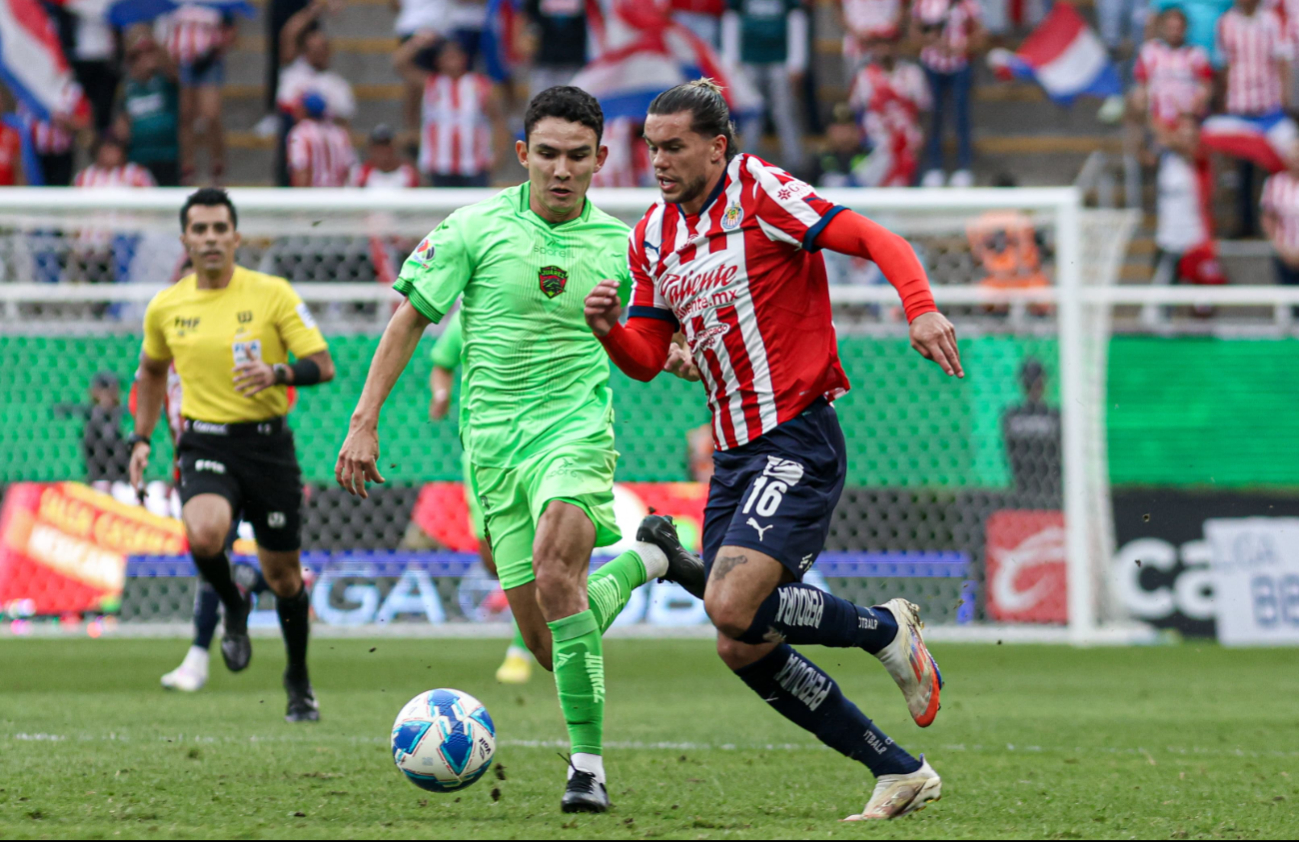 Chivas arrolla a Juárez con goleada de ensueño