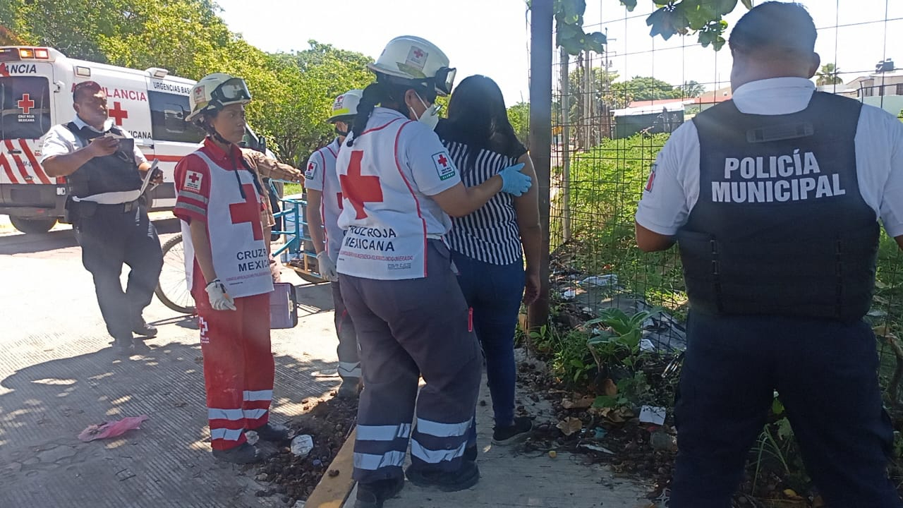 Reporte de una mujer tirada debajo de un puente en Ciudad del Carmen / Especial