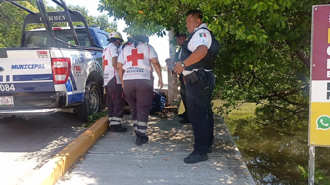 Reporte de una mujer tirada debajo de un puente en Ciudad del Carmen / Especial