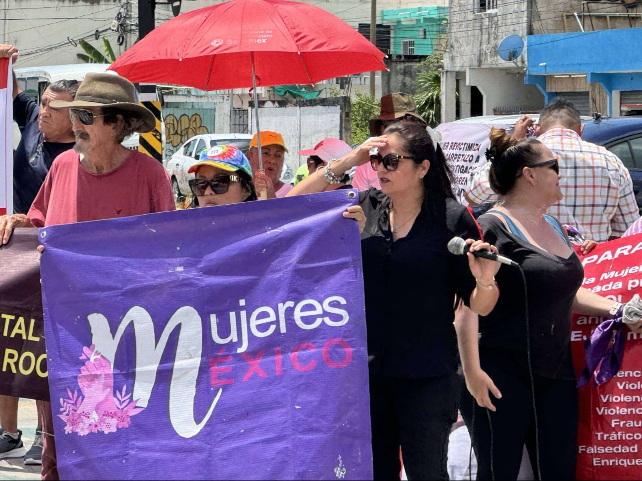 Manifestantes en Playa del Carmen