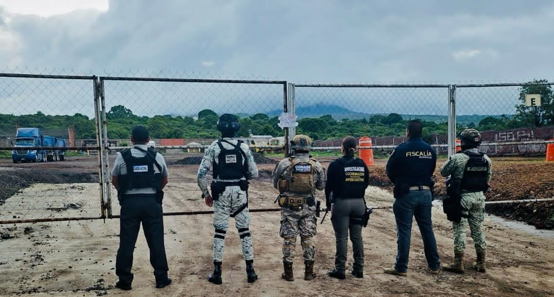 Agentes policiacos durante un operativo en Michoacán