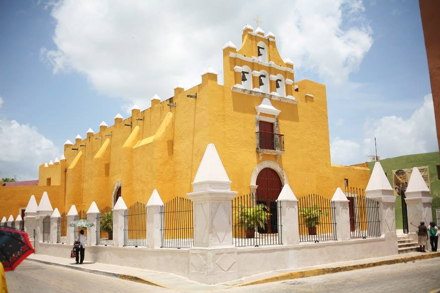 La Iglesia del Dulce Nombre de Jesús, establecida en el siglo XVII, es conocida por su belleza y atmósfera tranquila.