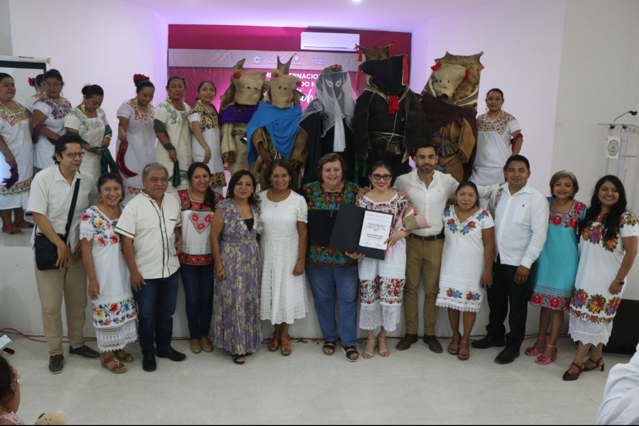 La premiación se realizó en el Centro Cultural “Sergio Cuevas Aviléz” de Calkiní, con la presencia de autoridades y el grupo “Lol’ Ja, Jaraneros de Corazón”.