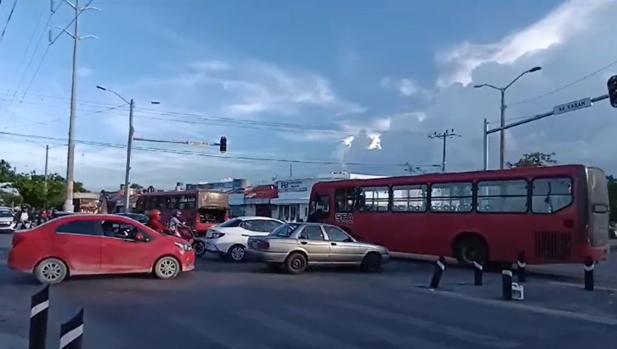 El apagón ha generado caos vial en Cancún