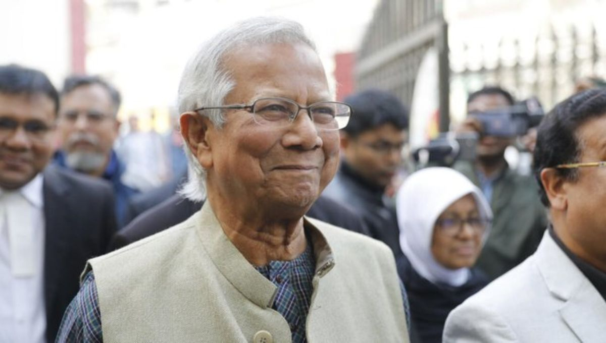 El premio Nobel Muhammad Yunus abandonó Francia el miércoles para dirigir el gobierno interino de Bangladesh