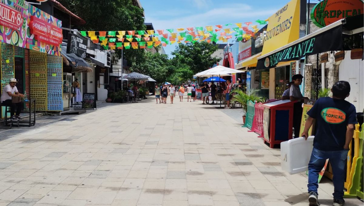 Fallas en servicio de electricidad desquician a habitantes en Playa del Carmen