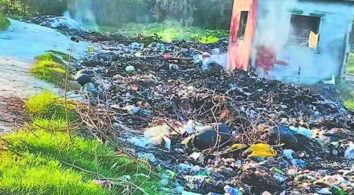 Vecinos de Sabancuy piden vigilancia y multas por tirar basura en lugares indebidos