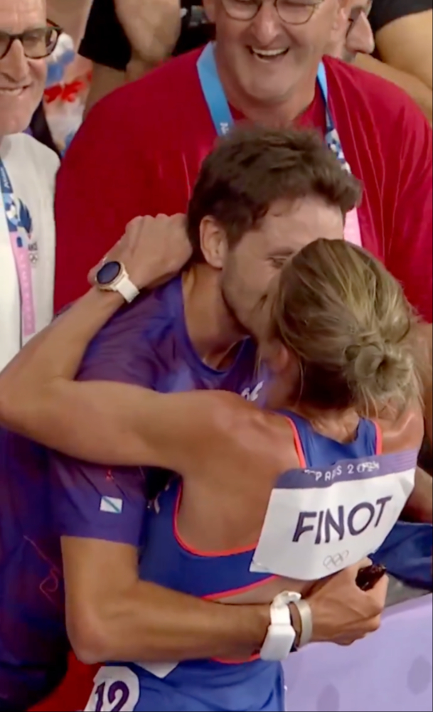 Tras cruzar la meta, Alice Finot sorprende con propuesta de matrimonio a su novio en París 2024: VIDEO 