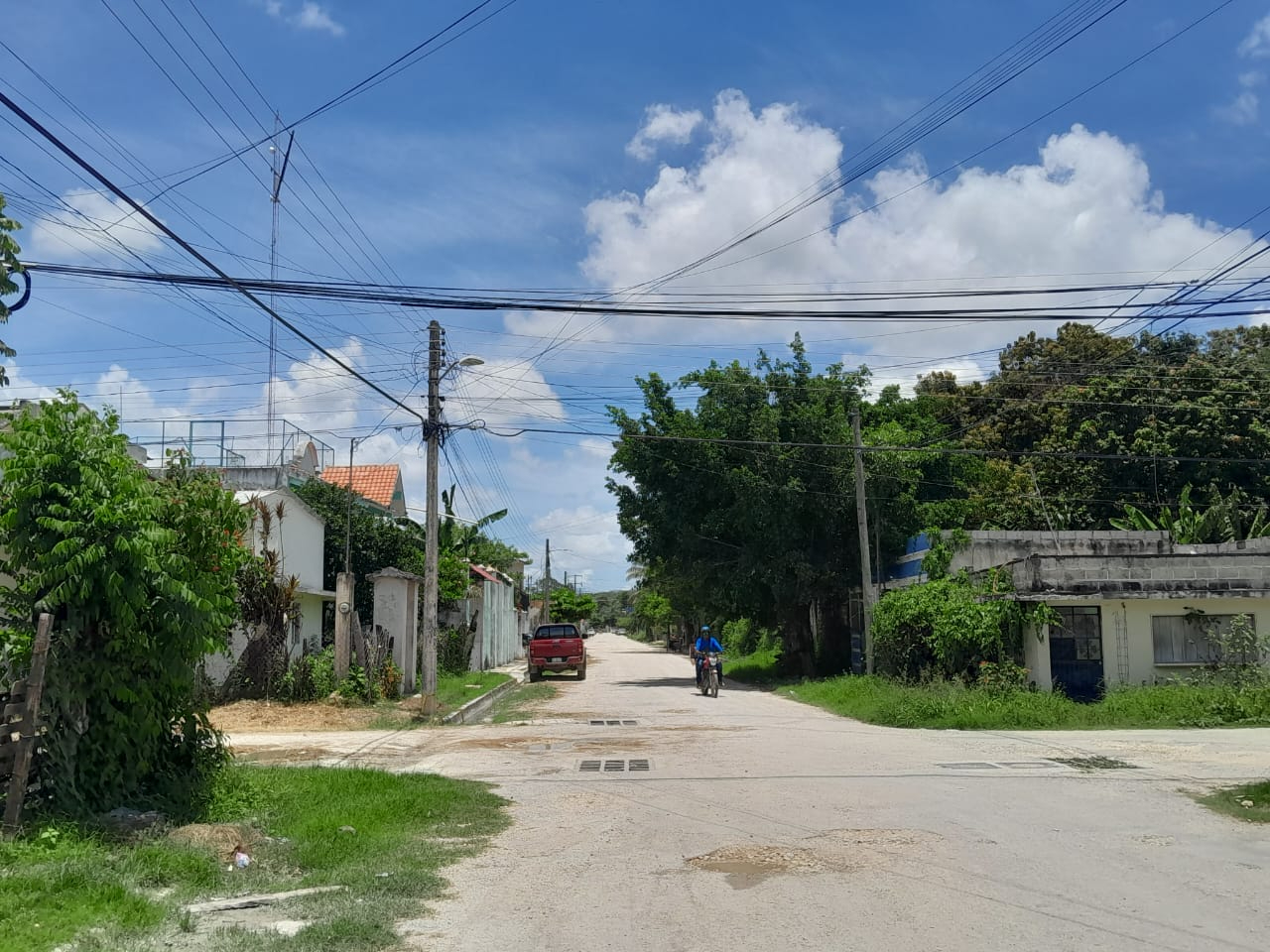 Continúan fallas eléctricas en Escárcega: Vecinos de la Ricardo Flores Magón no tienen luz