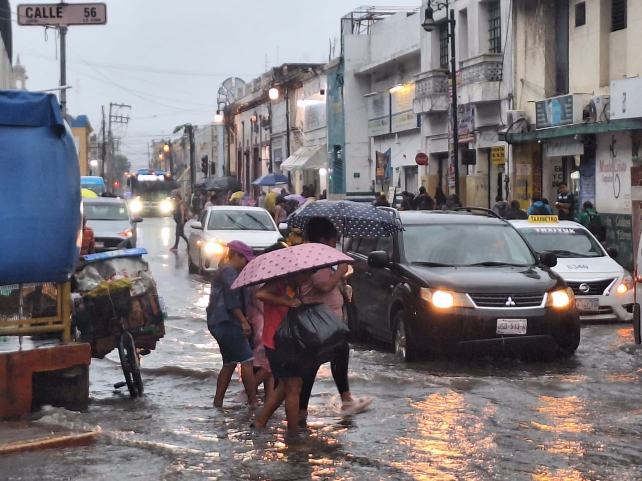 Las lluvias azotaron este viernes por la tarde