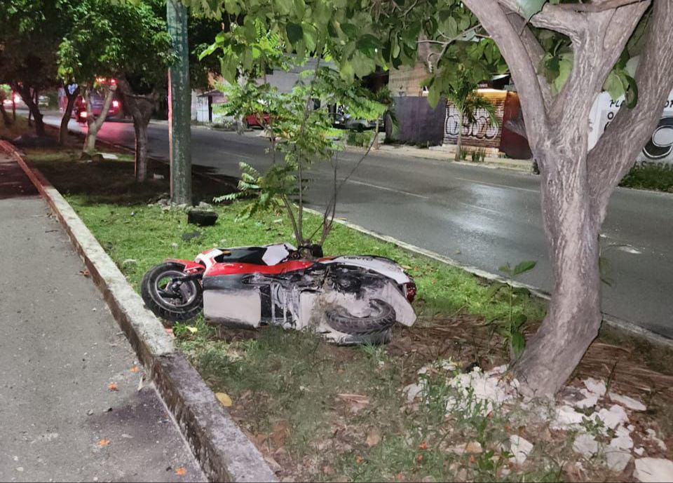 Una mujer derrapó en su motocicleta y perdió la vida