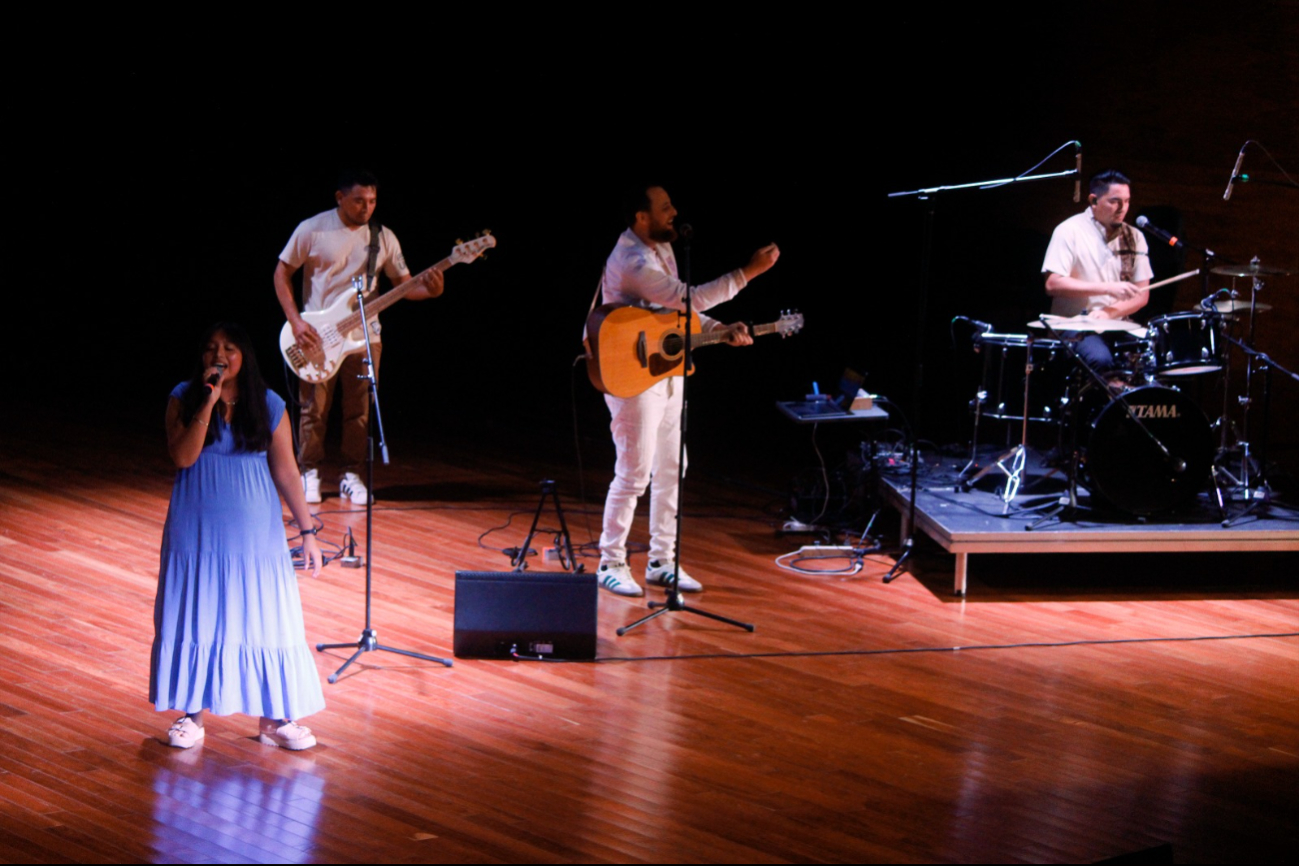 Reconocen a artistas yucatecos en el Concurso Estatal de Composición y Canto en Lengua Maya 