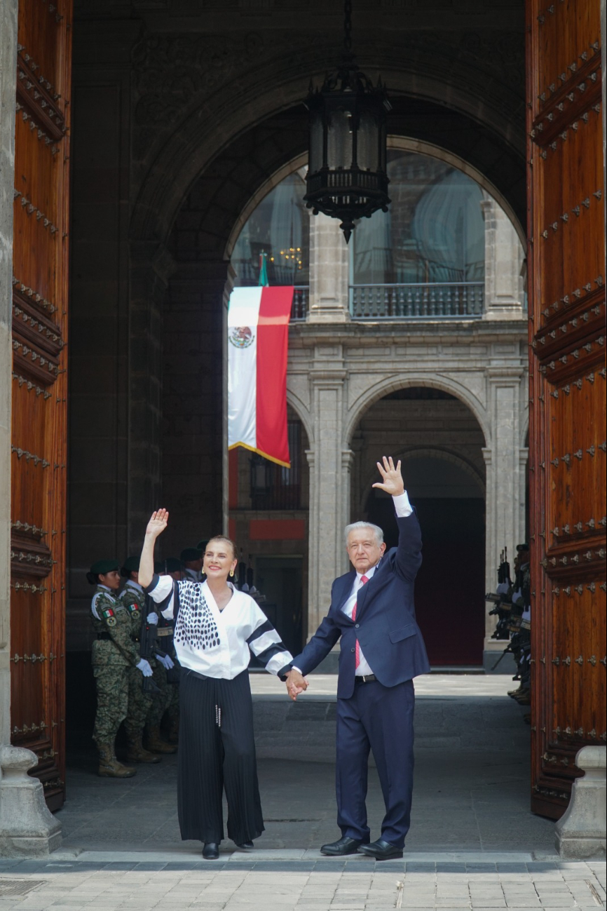 Beatriz Gutiérrez Muller y Andrés Manuel López Obrador en Palacio Nacional