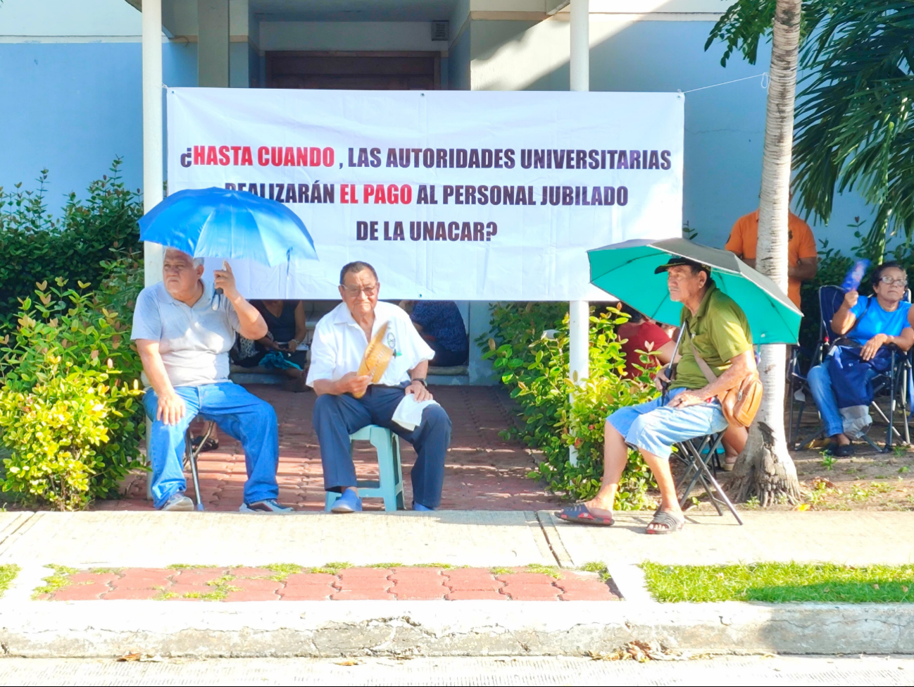 Desde el lunes esperaban hablar con la rectora