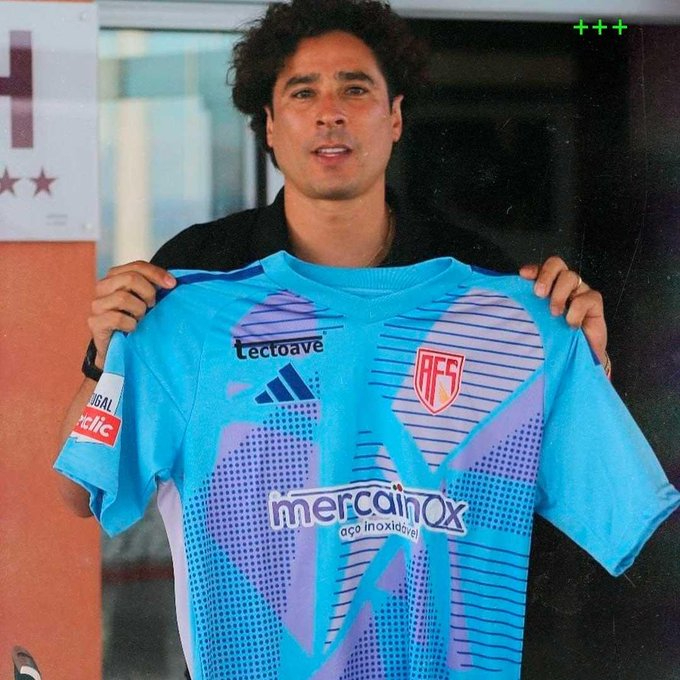 Ochoa fue presentado con su nuevo equipo