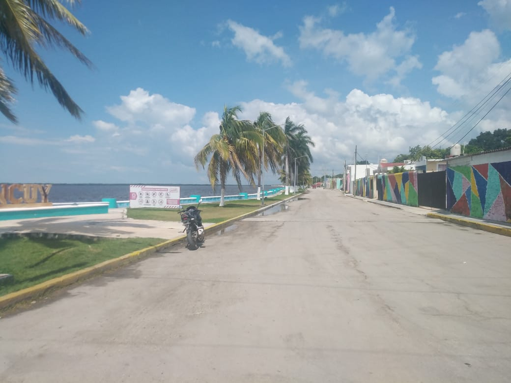 El agua llegó hasta la calle marina, causando preocupación por posibles inundaciones