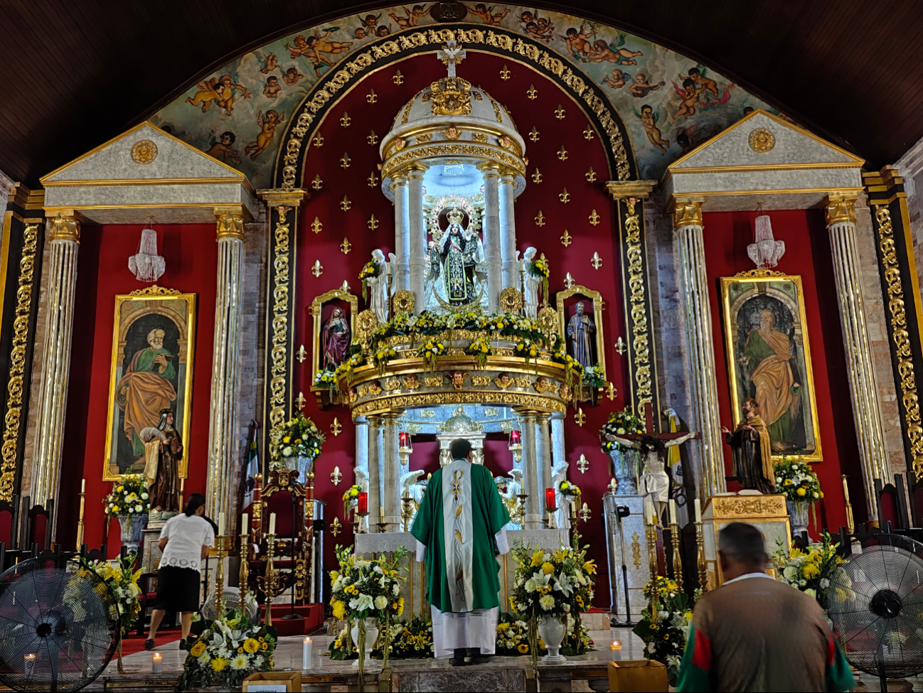 La develación del nuevo altar se realizó en presencia del obispo de Campeche y feligreses