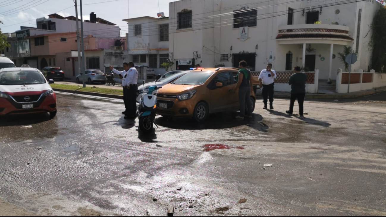 Mujer termina con fractura en el brazo  tras ser atropellada por un coche  en Campeche