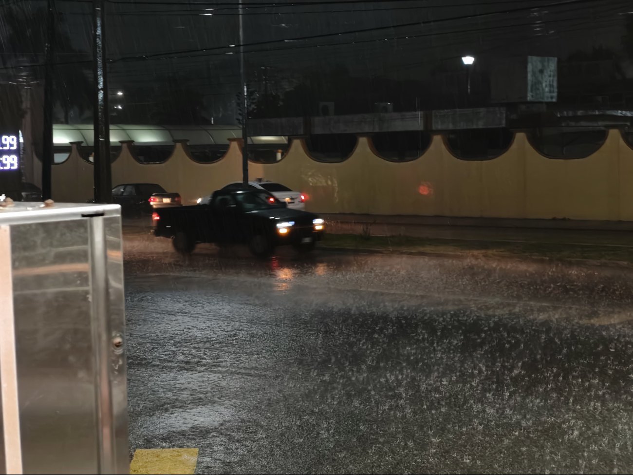 Las lluvias serán fuertes a muy fuertes, con posibles chubascos y descargas eléctricas