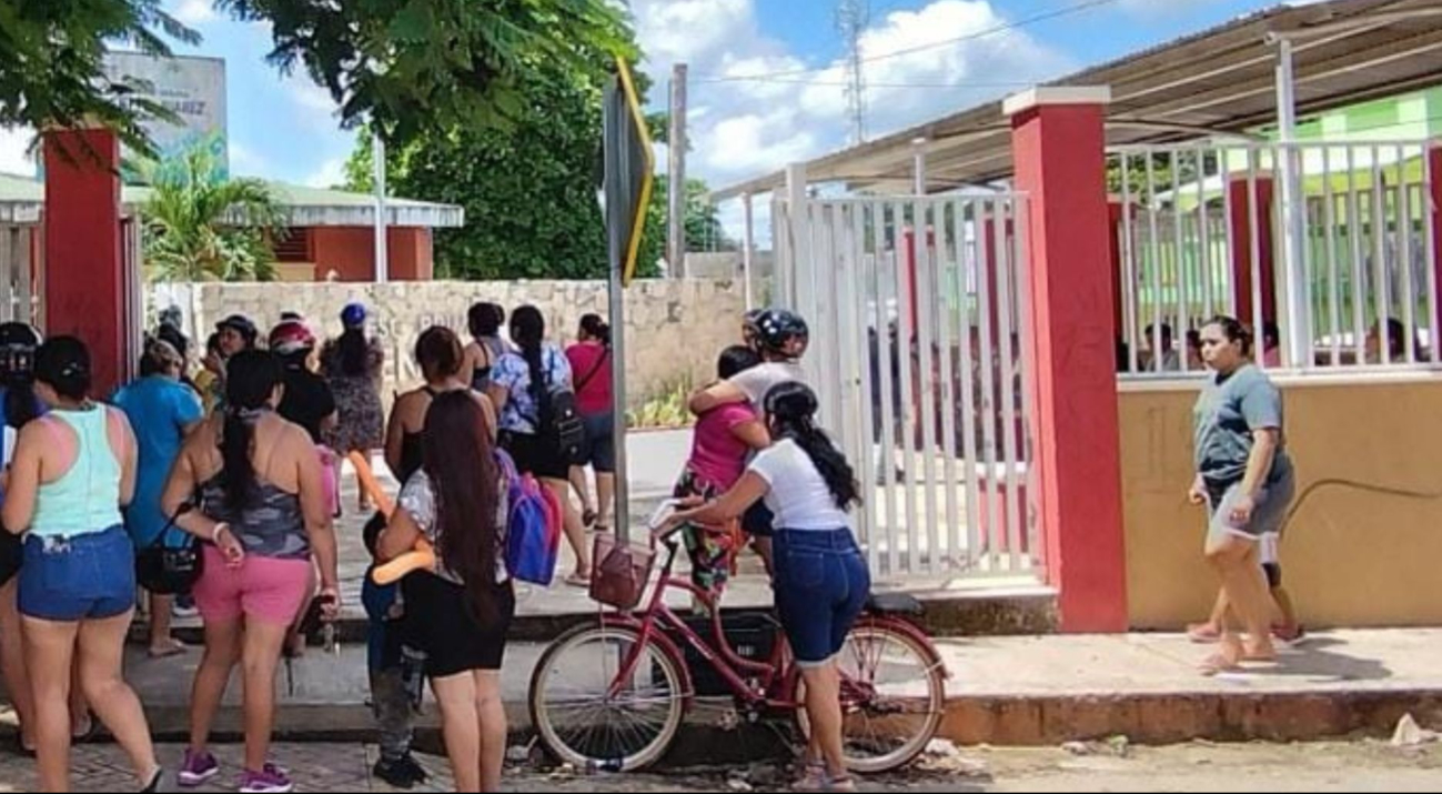 Madre de familia denunció a la directora del plantel Benito Juárez por ser grosera y prepotente