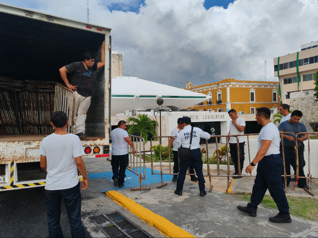 Policía Estatal prepara el recinto con medidas de seguridad adicionales para evitar problemas durante la sesión