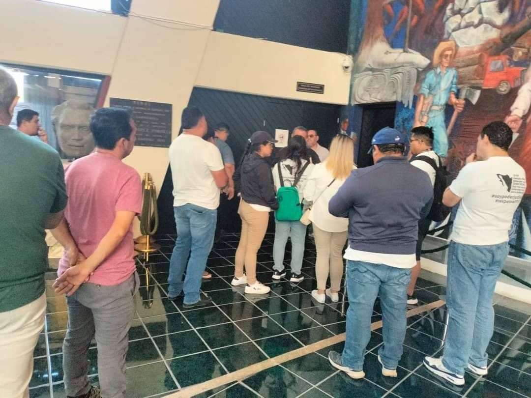 Trabajadores del Poder Judicial interrumpen en el  Congreso de Chetumal