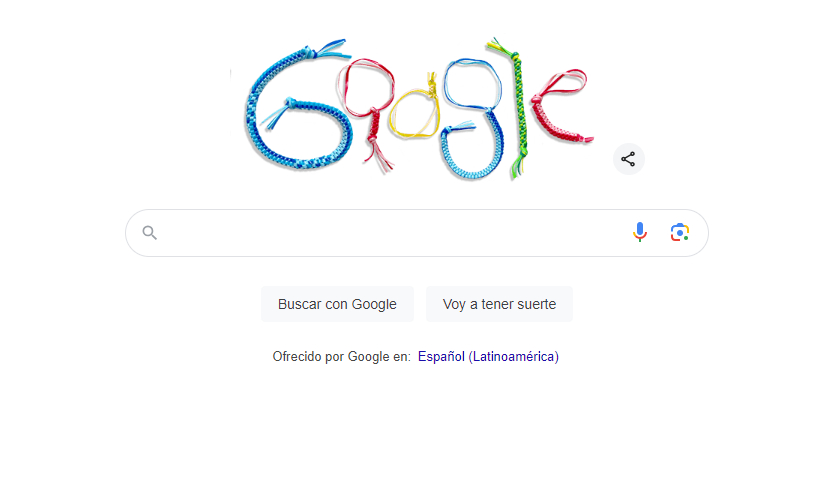 Así luce el doodle de Google con las pulseras scoubidou