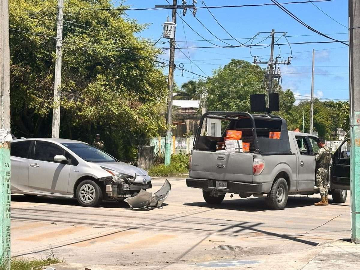 Vehículo impacta a patrulla de elementos de la Semar en Chetumal