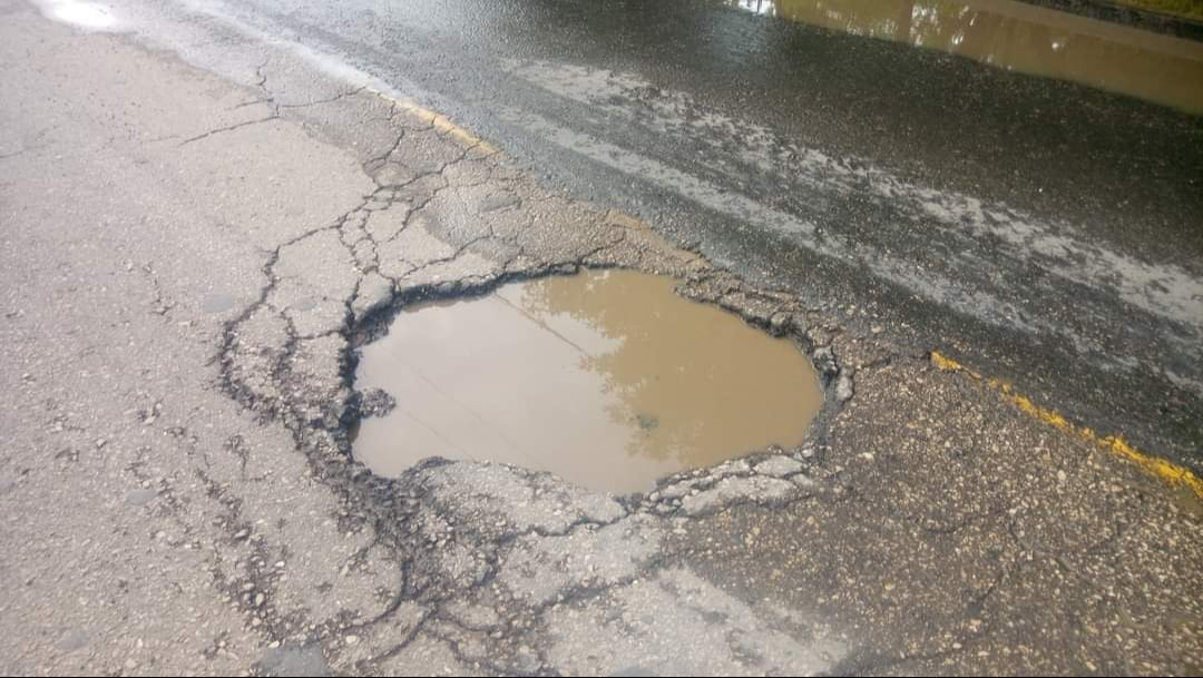  Pobladores de Atasta amenazan con bloquear carretera ante infinidad de baches    