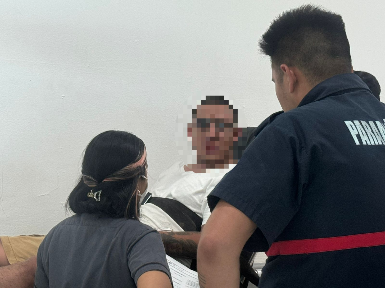 El hombre herido fue trasladado de emergencia al hospital en Cancún