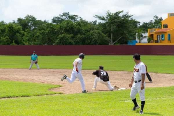 Triunfan Naranjeros, Taxistas, Bravos y Cardenales en la Liga Municipal de Béisbol de Cozumel