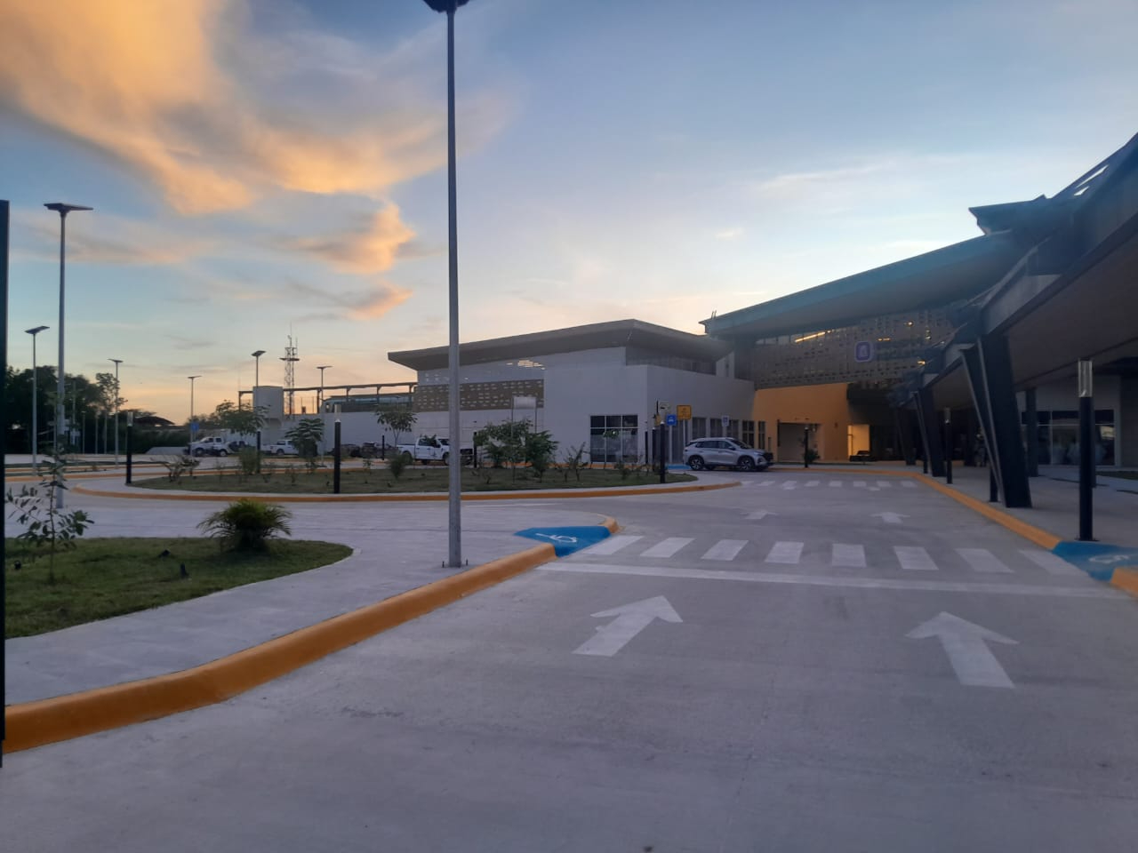 AMLO visita la estación del Tren Maya en Escárcega / Especial