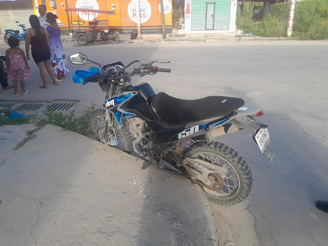 El accidente ocurrió en la colonia Salsipuedes, y el motociclista sufrió lesiones en el brazo y rodilla derecha.