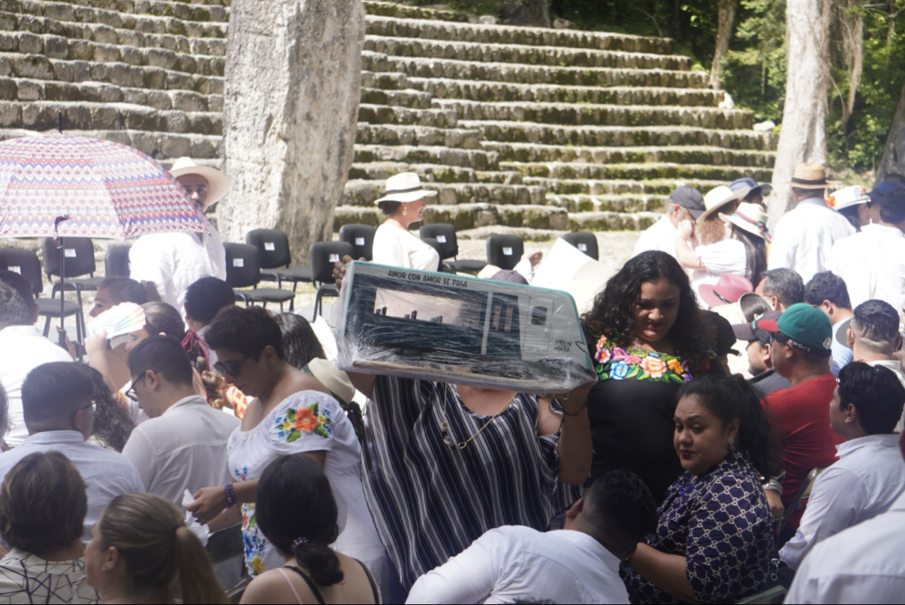  “Es un honor estar con Obrador”, campechanos despiden al  presidente AMLO en Calakmul 