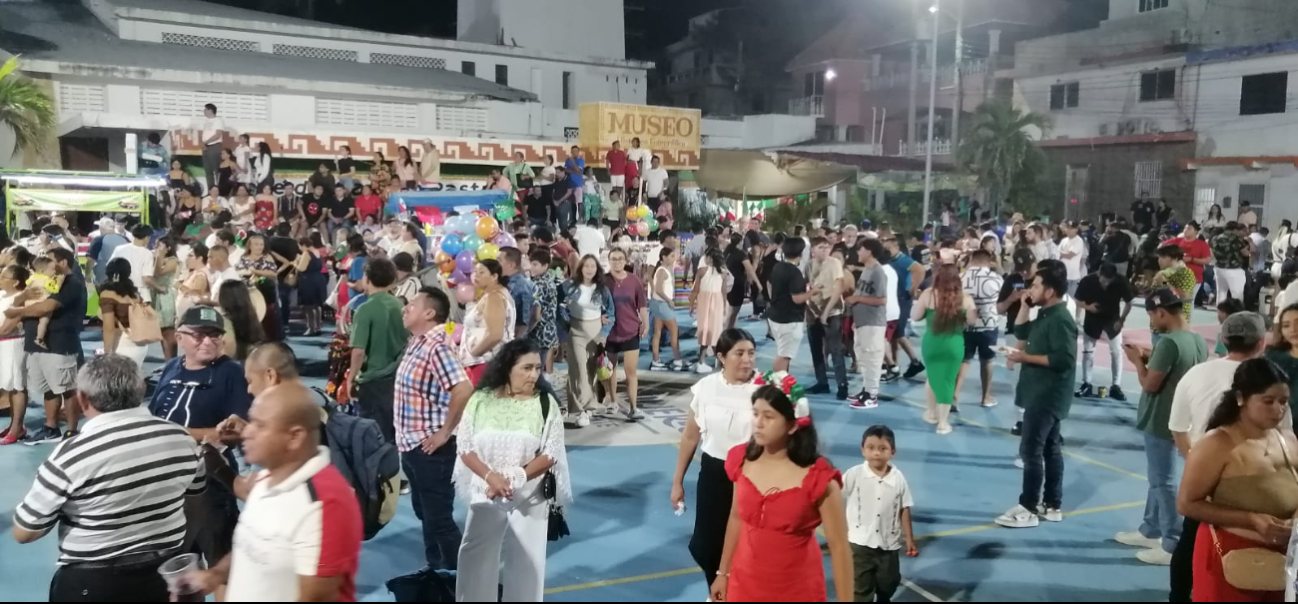 Así fue el Grito de Independencia en Isla Mujeres (FOTOS)