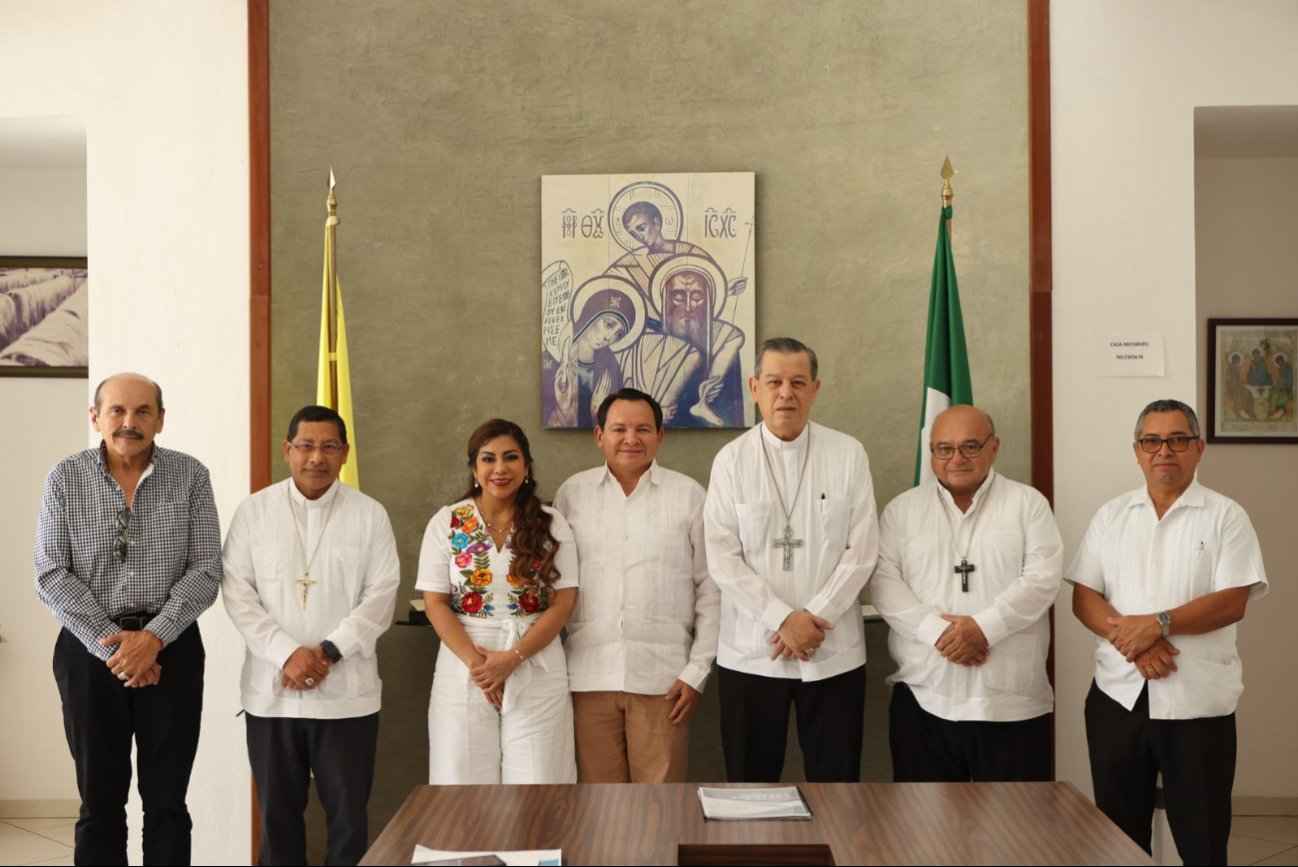 Joaquín Díaz Mena se reúne con el Arzobispo de Yucatán