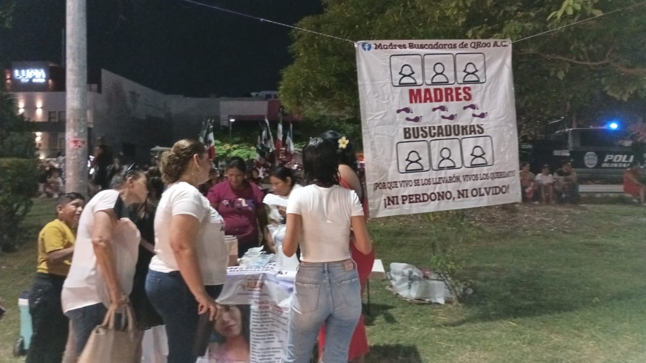 Madres Buscadoras de Quintana Roo aprovechan aglomeración para recaudar fondos