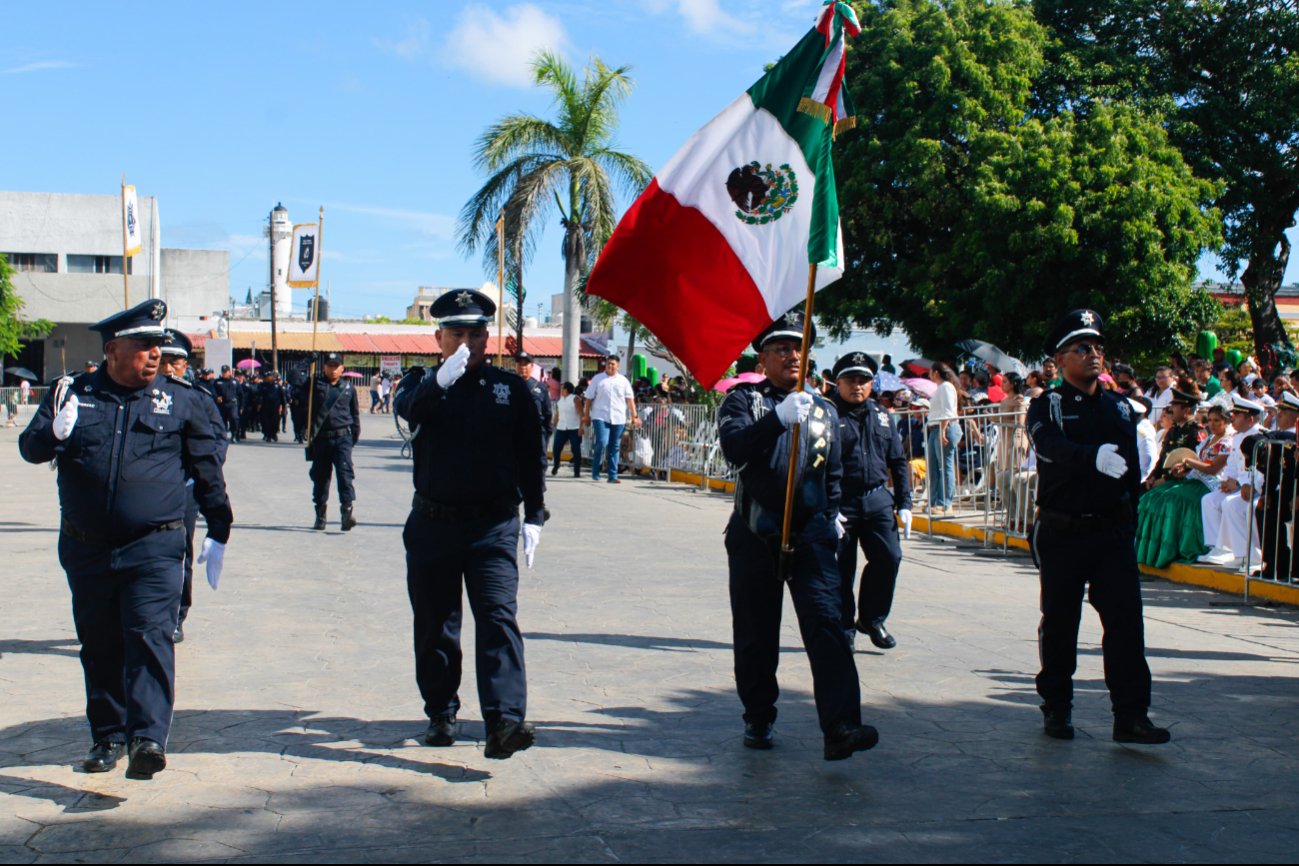 Autoridades de Progreso y federales participaron en el desfile