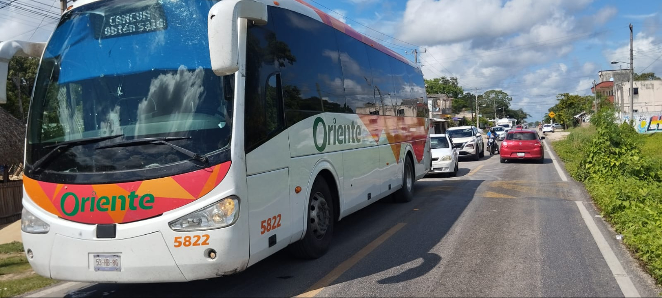 Habitantes de Lázaro Cárdenas cerraron carretera debido a la acusación de un joven