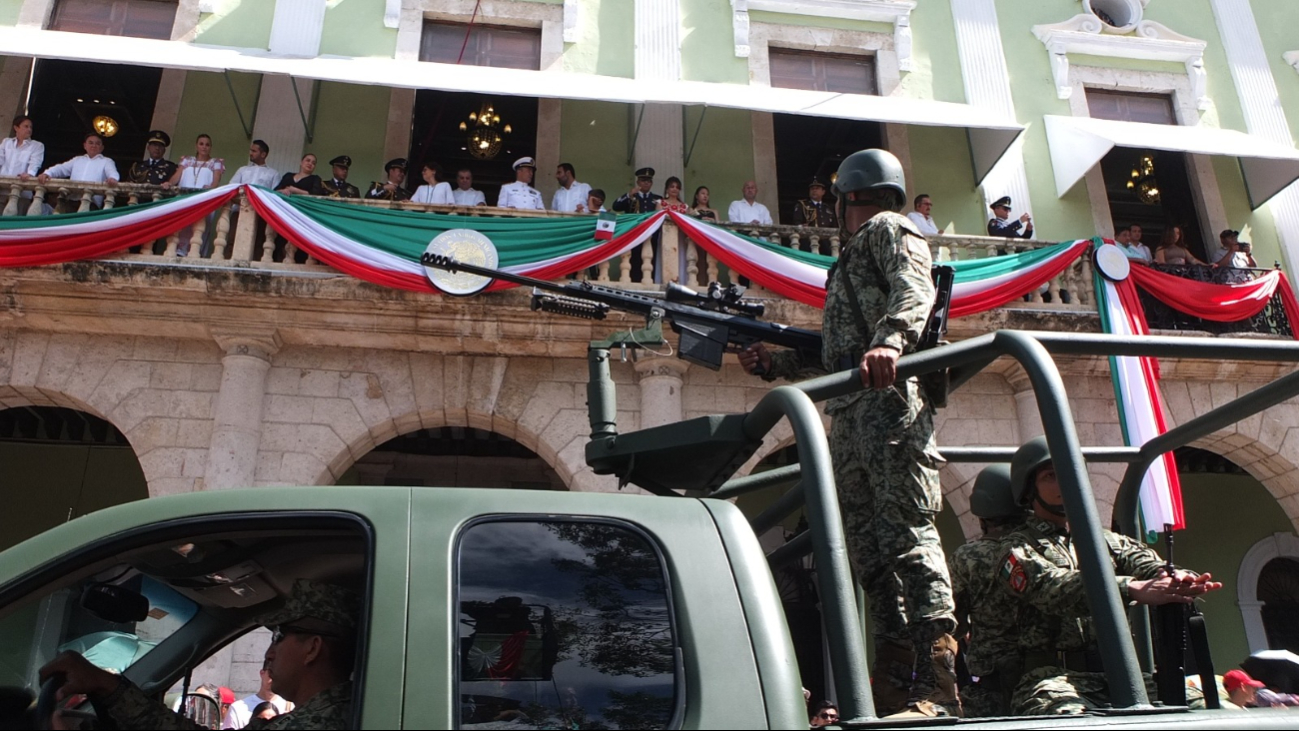 El desfile del 16 de septiembre se realiza en la Plaza Grande de Mérida