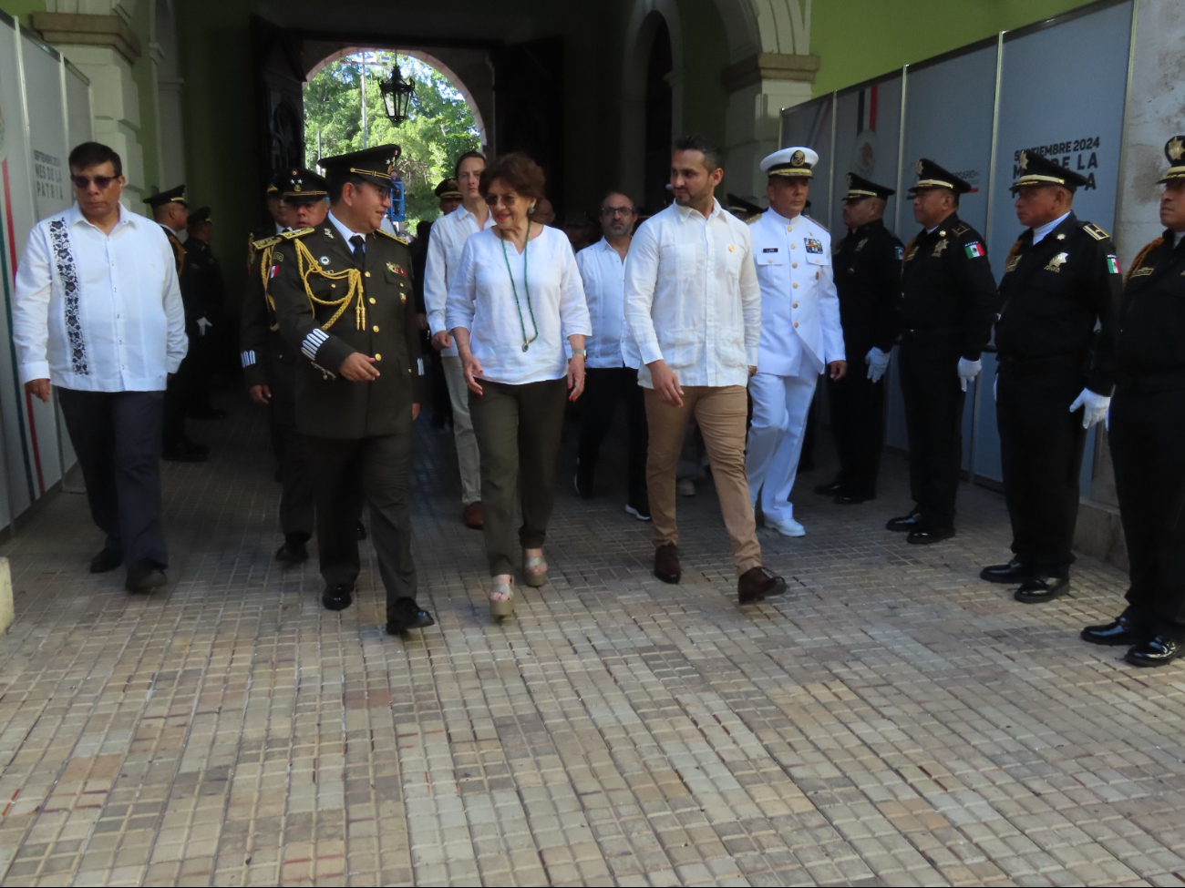 María Fritz encabezó la ceremonia en la Plaza Grande